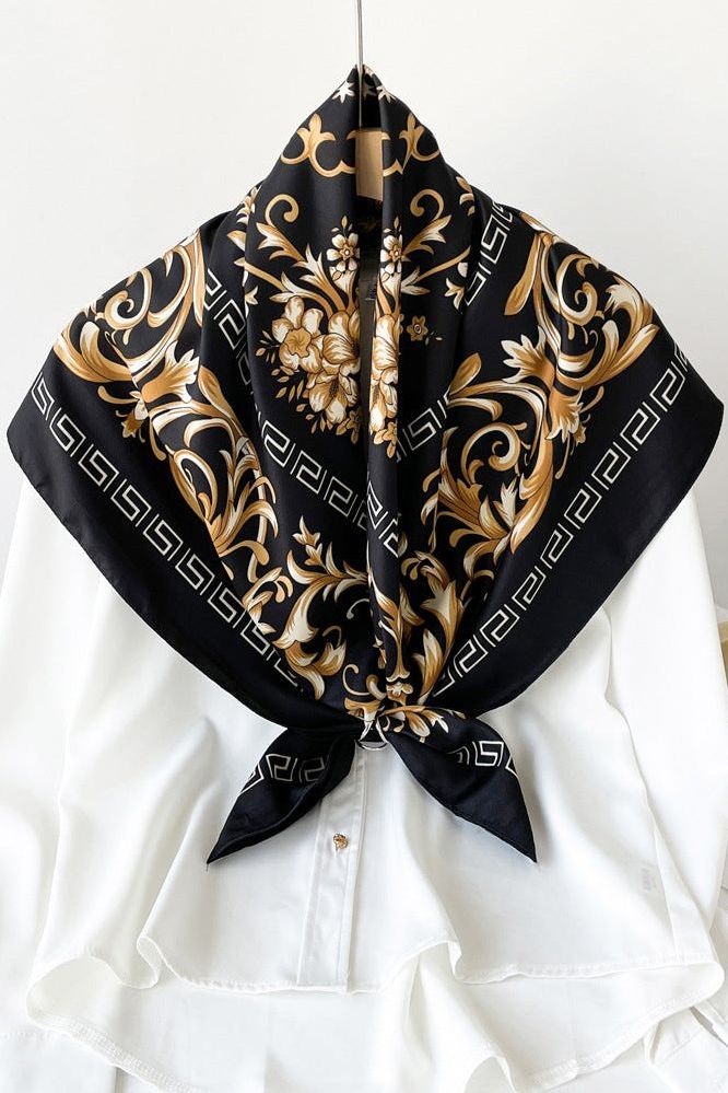 Galina Musta Foulard (100 % Seta - 88 cm)