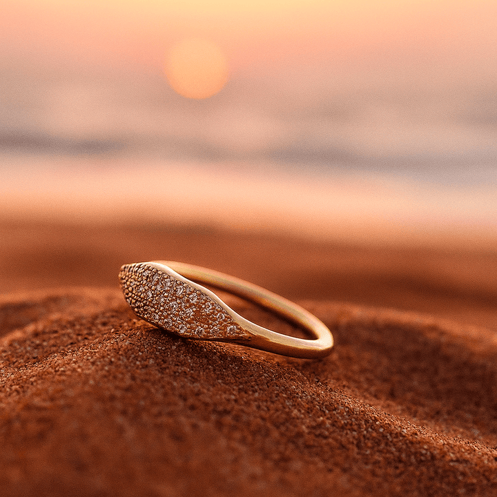 Anello d'oro con zirconia ripetuta